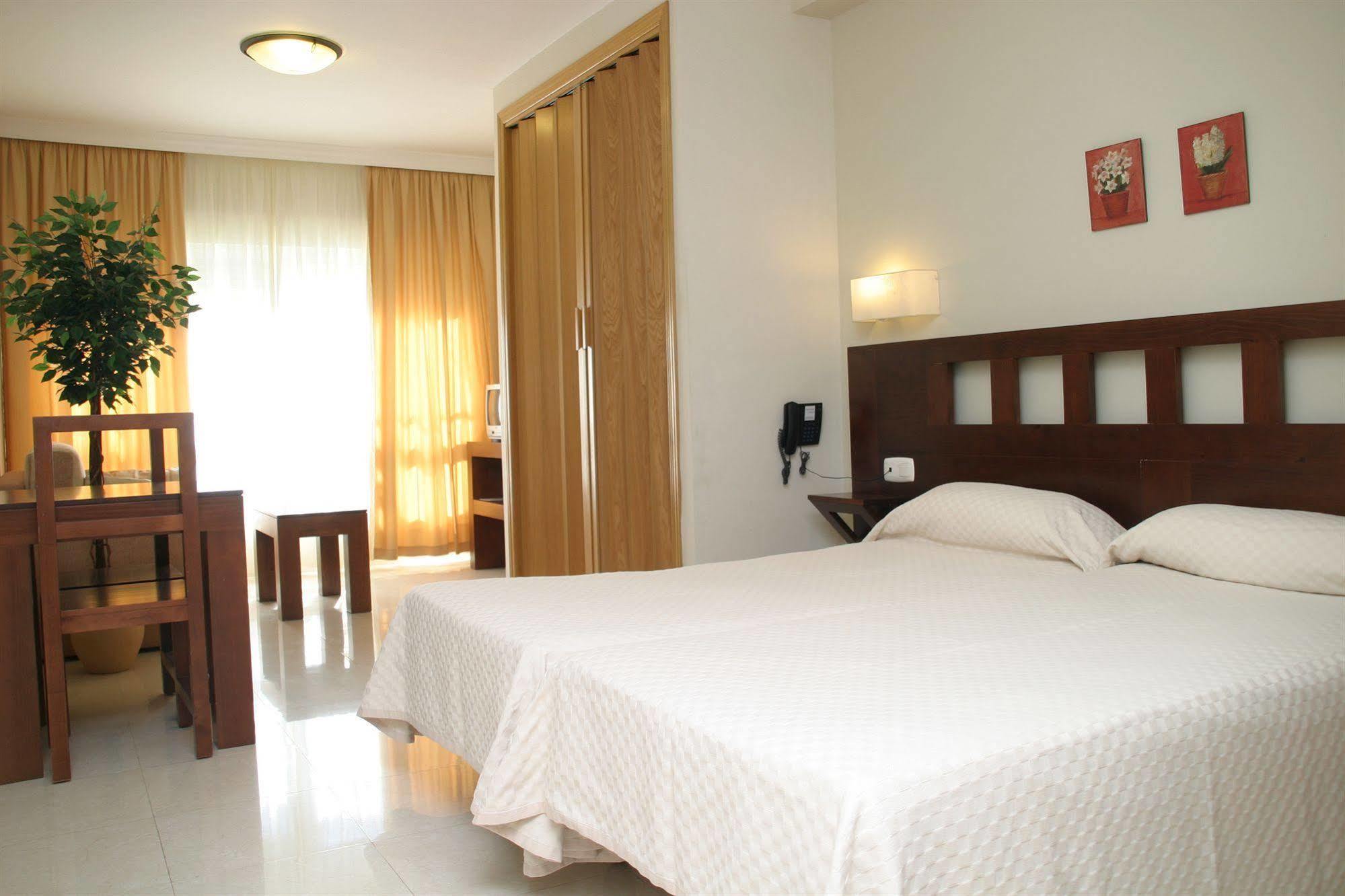 Apartamentos Turísticos Añoreta Rincón de la Victoria Exterior foto